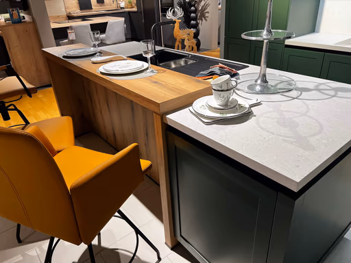 Contur moderne Landhausküche Waldgrün